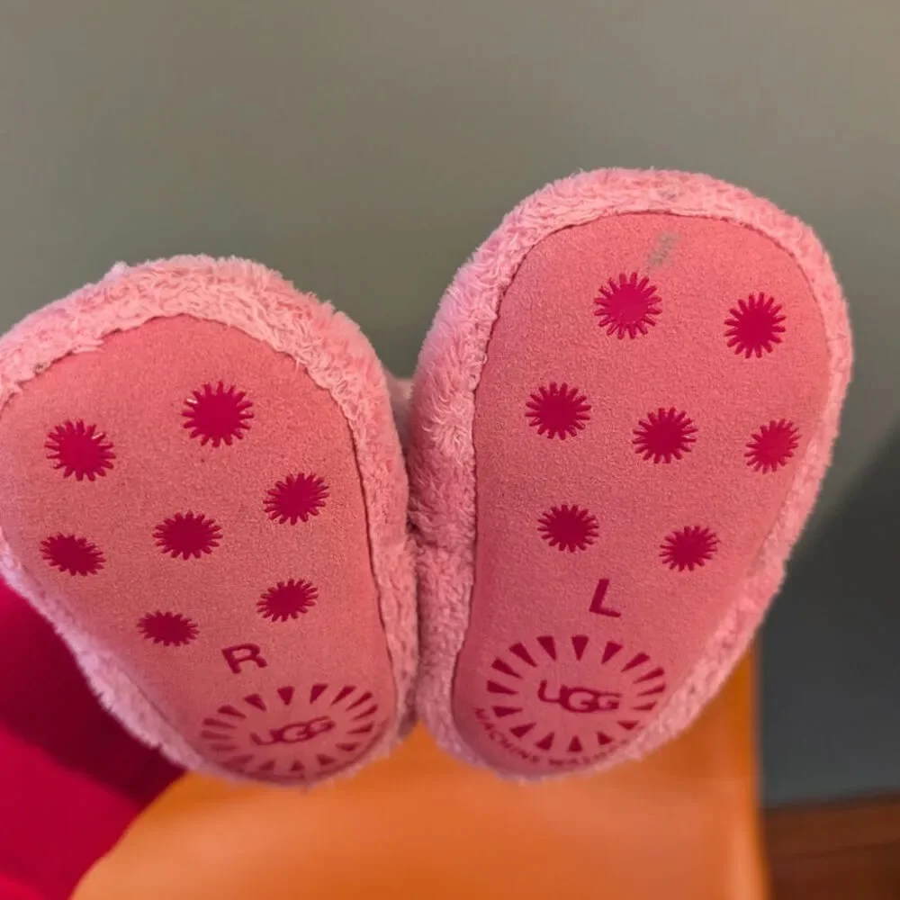 UGG baby booties shoes pink fuzzy size 2/3